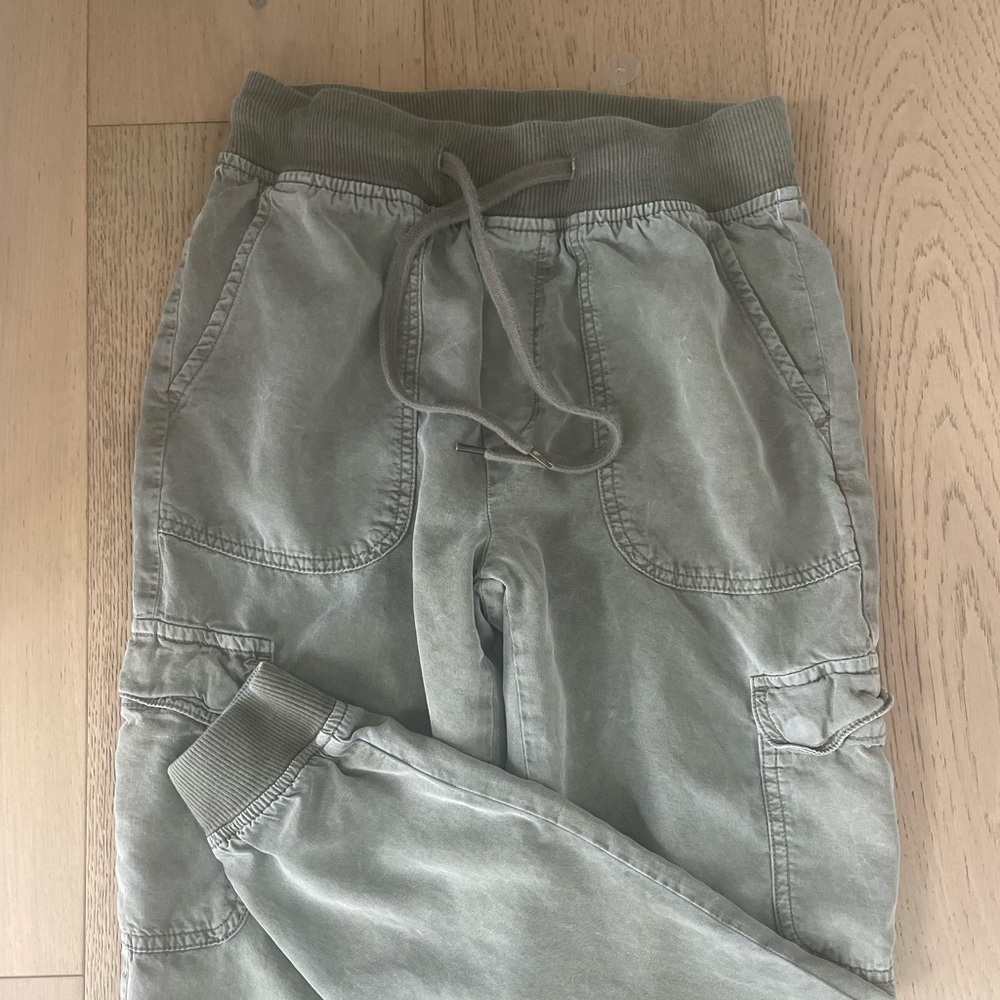 American eagle cargos.